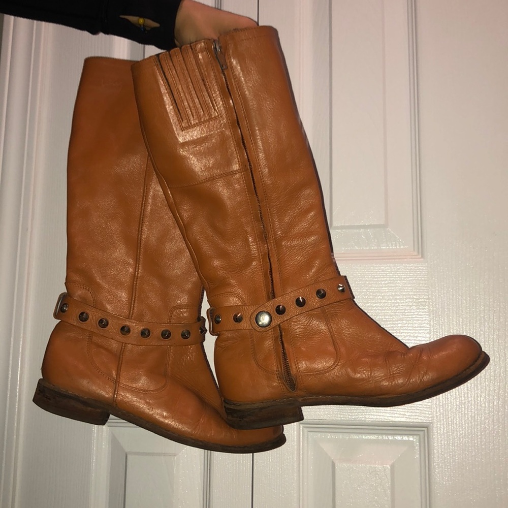 Camel boots